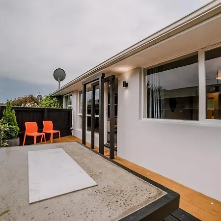 Villa Heaven On Hagley - Sleeps 6